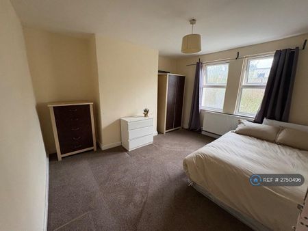 1 bedroom in a house share to rent - Photo 3