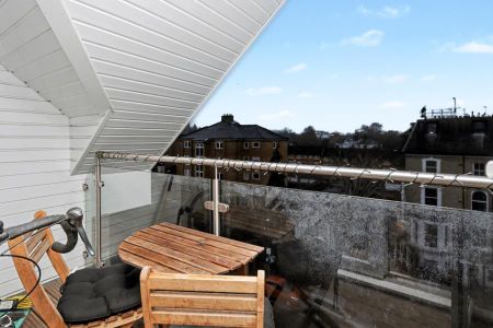 2 bedroom flat to rent - Photo 2