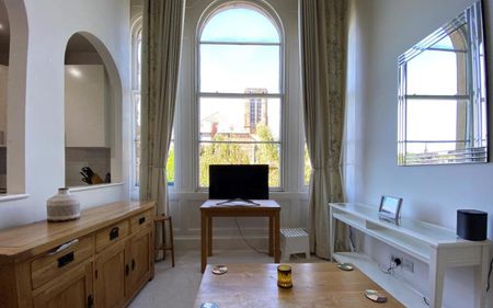 A 1 bedroom furnished flat, situated on Pembroke Road, giving easy access to Clifton Village and Whiteladies Road. - Photo 5