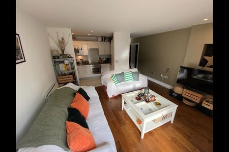 2 Bed Flat, Eltringham Street, SW18 - Photo 3