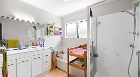 Centrally Located Three Bedroom - Photo 3