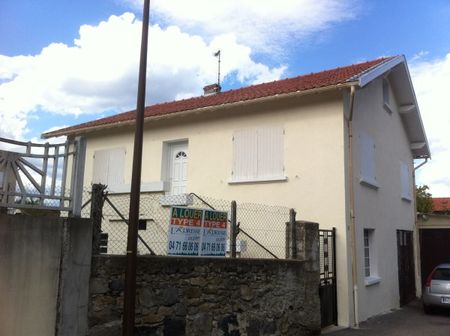 Location Maison 4 pièces 75m² BEAUZAC 43590 - Photo 2