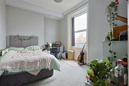 5 bedroom Student Maisonette to rent in Larkspur Terrace, Jesmond, Newcastle Upon Tyne - Photo 3