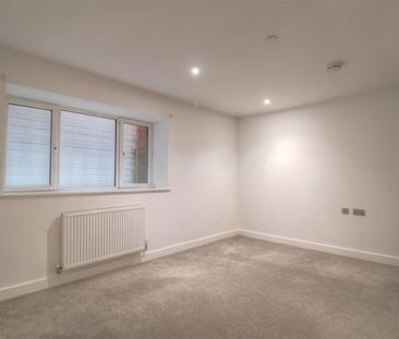 2 BED Apartment To rent - Photo 3