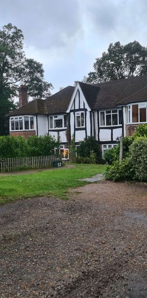 A friendly and peaceful co-living pad in Beckenham - Photo 1