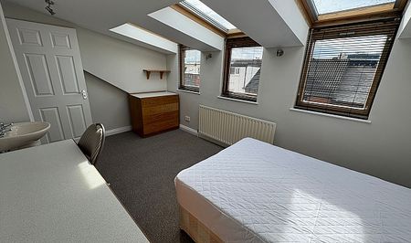 4-Bed Student Property in a Great Area - Photo 2