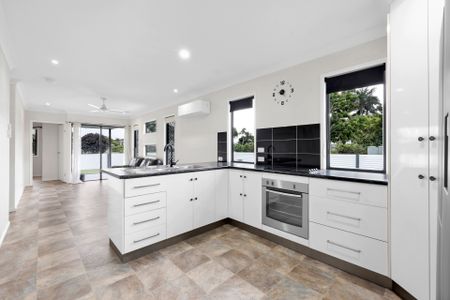 Family Home in Rural View - Photo 3