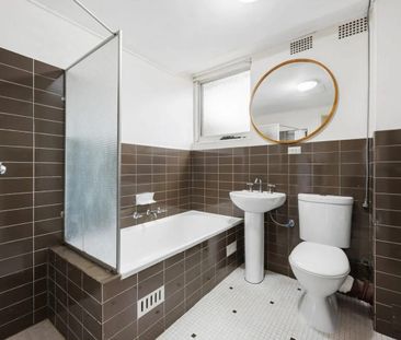 Two-Bedroom Apartment in a Convenient Location - Photo 4