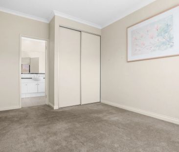 Contemporary Style, Expansive Living - Photo 4