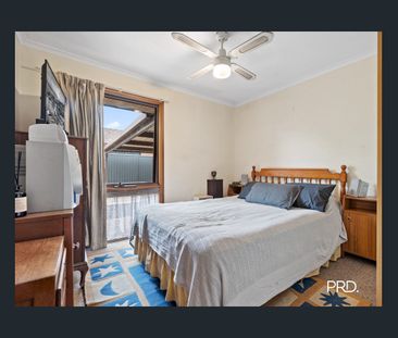 Spacious Family Home in Prime Narellan Location - Photo 2