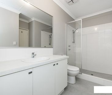Perfectly Located 2*1, Modern, Light and Bright Home! - Photo 6