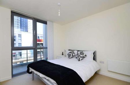 Azura Court, Stratford, E15 - Photo 4