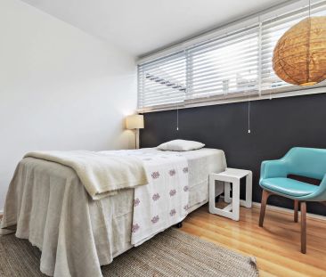 Rustic Sandstone Home With Harbour, Bridge & City Skyline views - - Photo 3