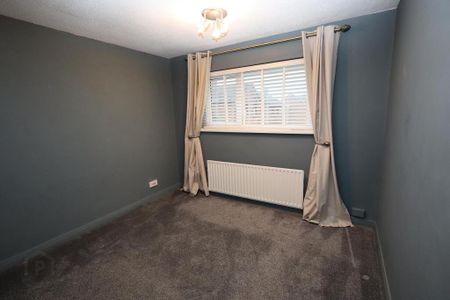 37 Ballyhenry Avenue, Newtownabbey, BT36 5AZ - Photo 4