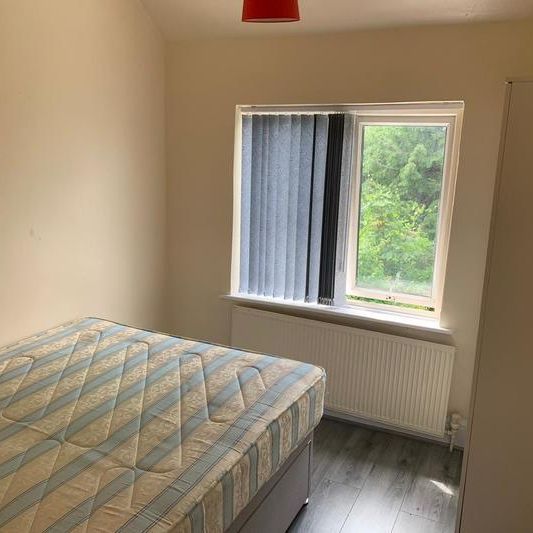 1 bedroom in a house share to rent - Photo 1