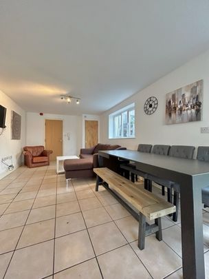 12 Bedroom Student Home – Llanbleddian Gardens - Photo 1