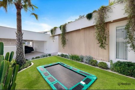 Resort-Style Luxury Meets Effortless Coastal Living - 'Casa Palma' - Photo 2