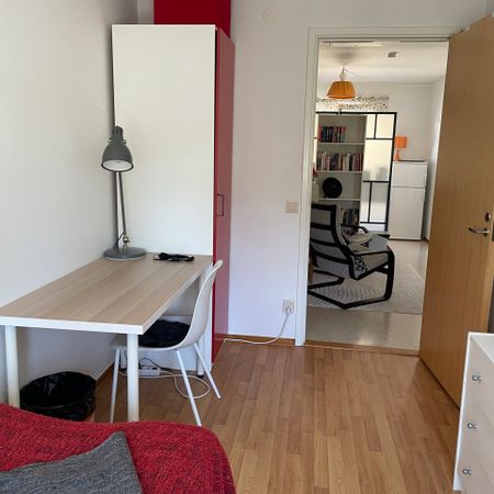 Rum (1/2) uthyres i centralt gathus - Photo 3