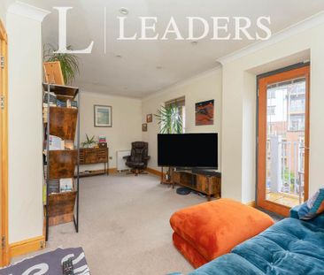 3 bedroom flat to rent - Photo 1