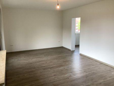 Top Gelegenheit: sanierte 1-Zimmer-Single-Wohnung mit Balkon und Fahrstuhl, sofort anmietbar! - Foto 4