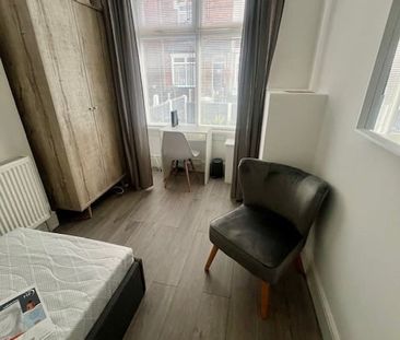 Room in a Shared House, Park Retreat, B66 - Photo 3