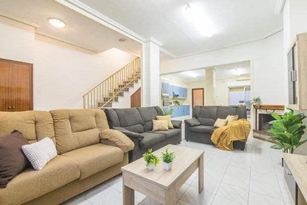 Casa o chalet de alquiler en Calle Teniente Ruiz Bru, 36, Pont Nou - Corazón de Jesús - Photo 1