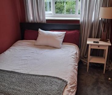 Great room in central Cobham, - Photo 4