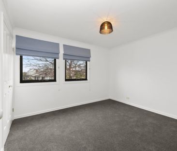 Stylish Townhouse in Central Ballarat - Photo 5