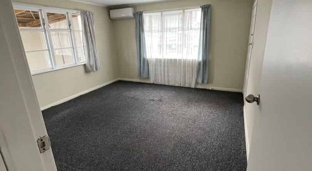 For Rent: Spacious 2-Bedroom House Papatoetoe - Photo 1
