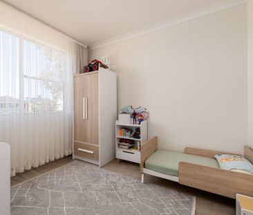 Stunning Two Bedroom First Floor Apartment - Photo 3