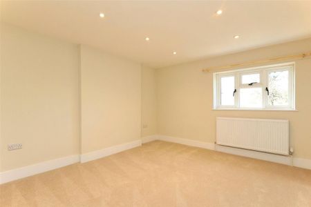 3 bedroom detached house to rent - Photo 3