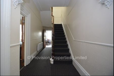 8 Bedroom Houses, Hyde Park, Headingley, Leeds - Photo 3