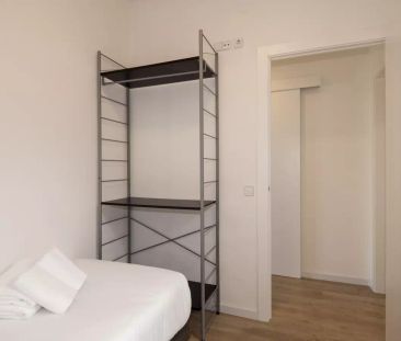 2-bedroom apartment for rent in El Raval, Barcelona. - Photo 2