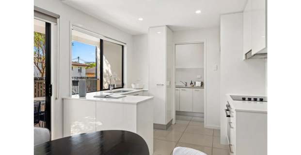 Modern Townhouse, Footsteps to Oxford St Precinct - 9mth Lease with rent increase. - Photo 1