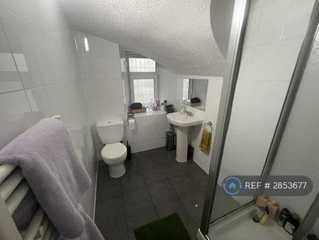 3 bedroom flat to rent - Photo 2