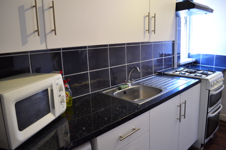 3 bedroom flat to rent - Photo 4