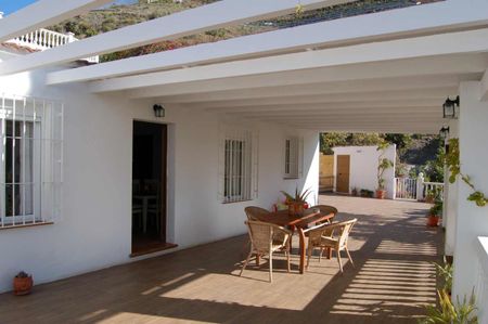 A delightful two bedroomed villa for WINTER RENTAL in the countryside close to Torrox Village. - Photo 2