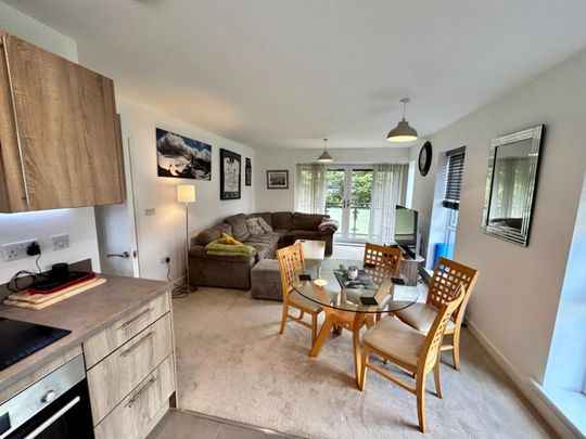 2 bedroom Flat To Let - Photo 1