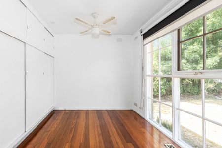 Warm, Welcoming Living in a Prime Frankston Location - Photo 2