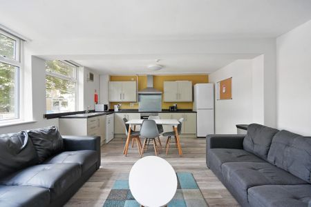 4 bedroom apartment to rent - Photo 3