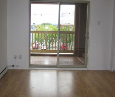 BEAU 4-1/2 Au Centre-ville (Granby) - Photo 2