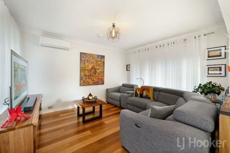 Renovated 3 Bedroom House - Photo 2