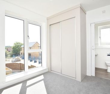 3 bedroom semi-detached house to rent - Photo 2