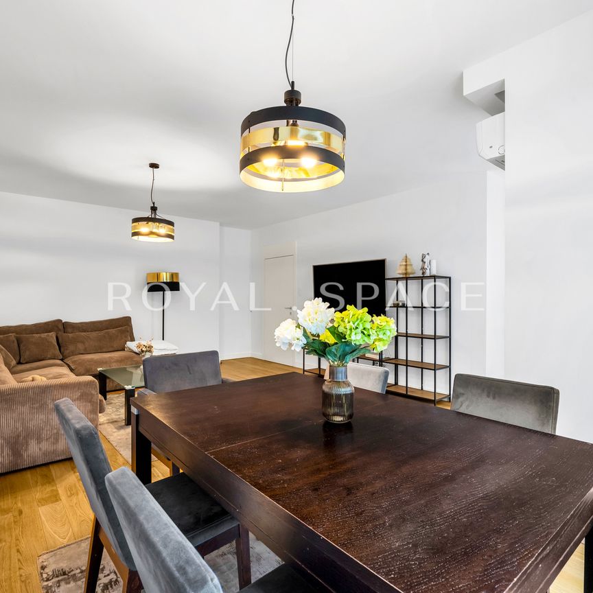 Stylowy apartament z balkonem przy Pięknej - Photo 1