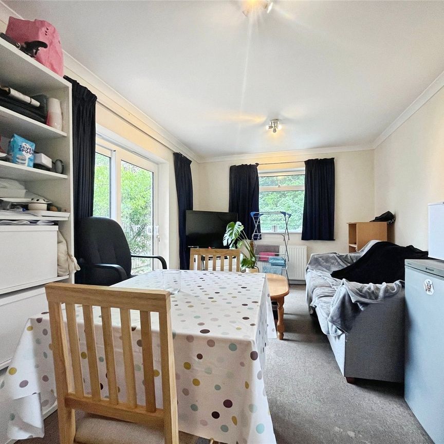 Cherrywood Avenue, Englefield Green, Egham, Surrey, TW20 0TE - Photo 1