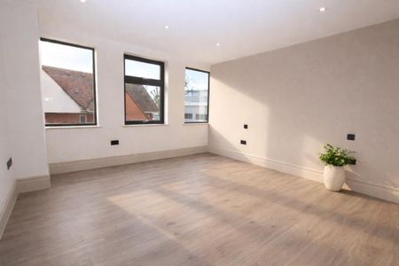 4 bedroom apartment to rent - Photo 2