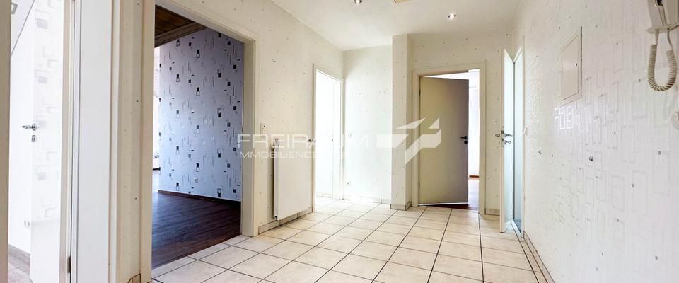 FREIRAUM4 +++ Geräumige Dachgeschosswohnung mit Balkon und Aussicht ! - Photo 1