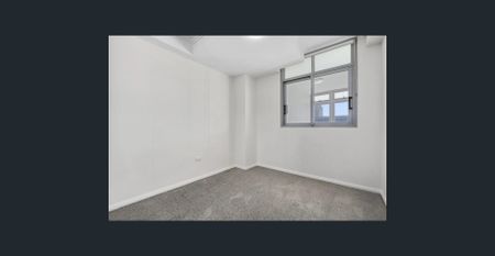 Large Split Level 3 Bedroom Apartment, Convenient Location - Photo 2