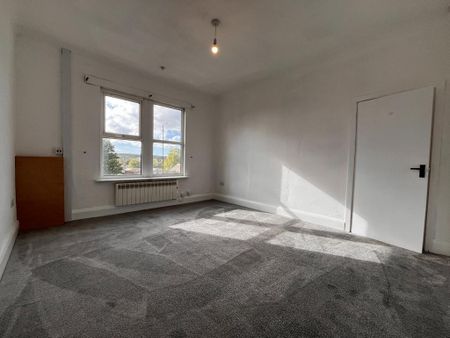 3 bedroom flat to rent - Photo 2