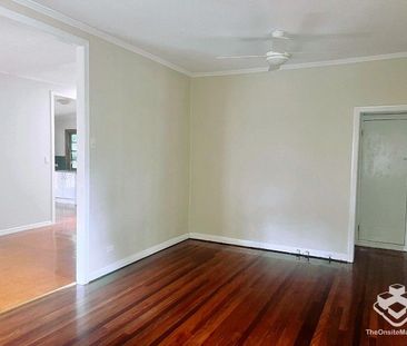 Charming Family Home in Yeronga - Photo 2